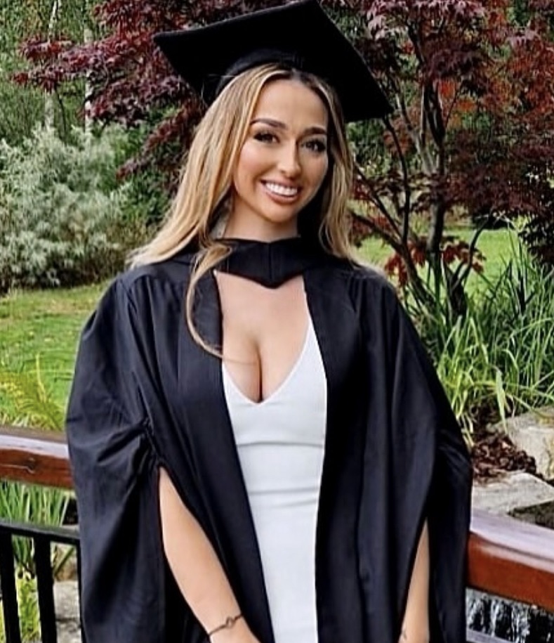 Ellie, Qualified Therapist