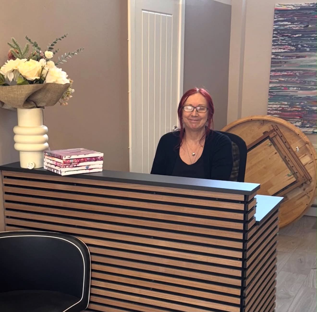Julie, Front Desk